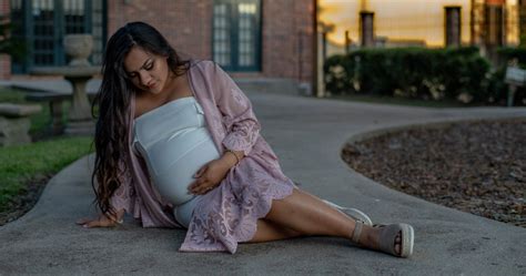 Pregnant Belly Women – Telegraph