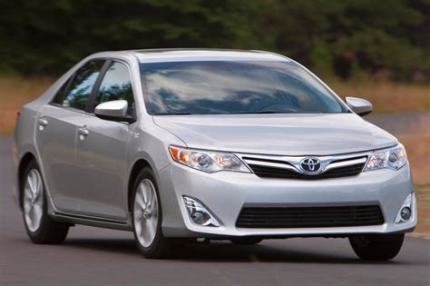 toyota camry pictures   edmunds
