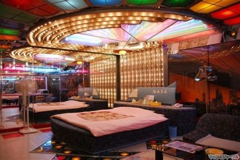 inside japan s pleasure hotels love hotel japan futuristic bedroom hotel room design