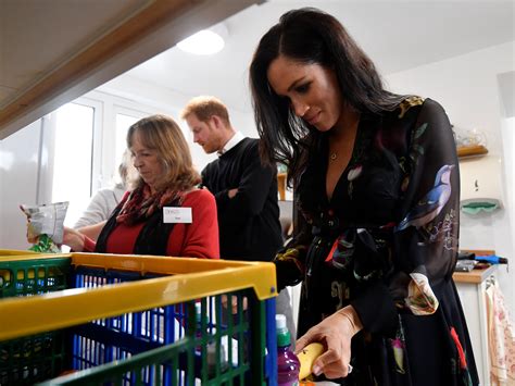 meghan markle wrote sweet messages on bananas for sex workers