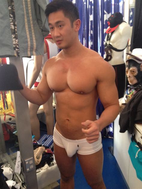 hunky jeremy yong queerclick