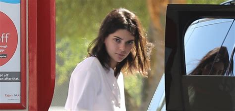 kendall jenner shows off her toned midriff in palm springs