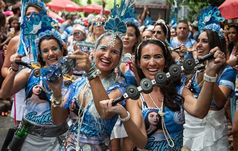 turismo  carnaval  vai movimentar   bilhoes diario  rio de janeiro