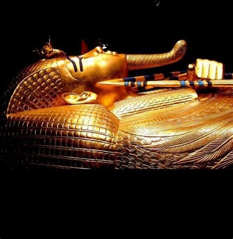 even though king tut was a minor pharaoh why was his tomb