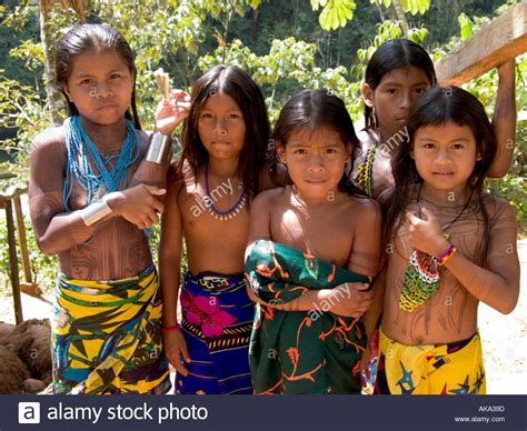 Cinco Niñas Embera Coming Home Desde El Río Embrea Drua