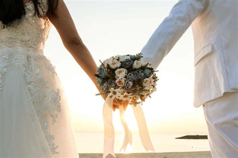 contoh undangan pernikahan kristen weddingkuid
