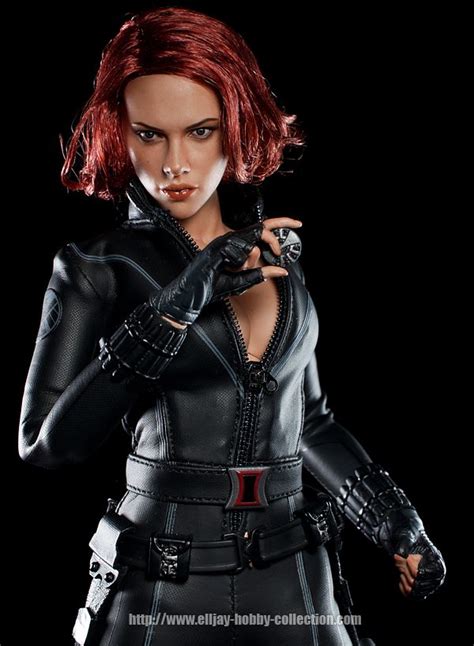 The Avengers Hot Toys Black Widow Deluxe Action Figure