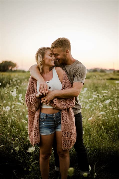 Outdoor Couples Photo Session Couple Photoshoot Poses Outdoor