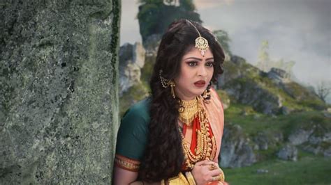 Watch Thakumar Jhuli Tv Serial Episode 17 Swarnamala To Save Aditya