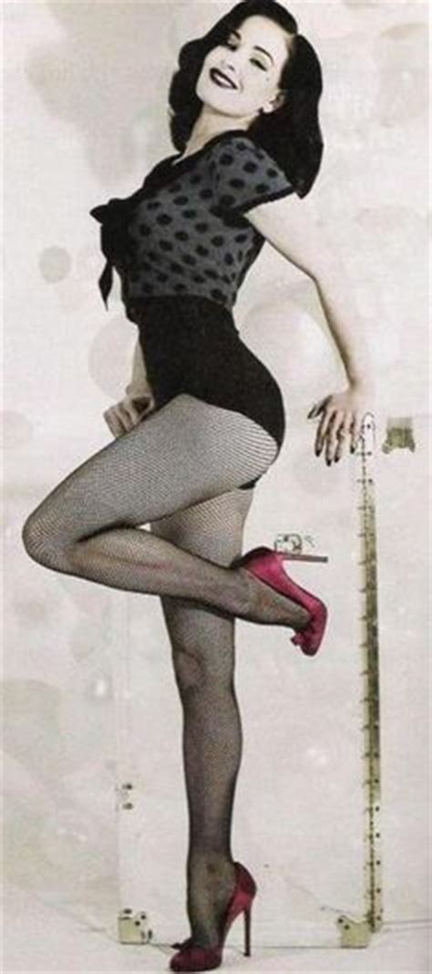 Pin Up Poses On Pinterest Pin Up Poses Pin Up And Miss Mosh