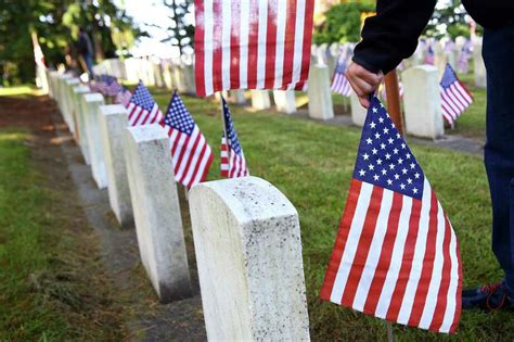 memorial day flag placement  washelli cemetery seattlepicom