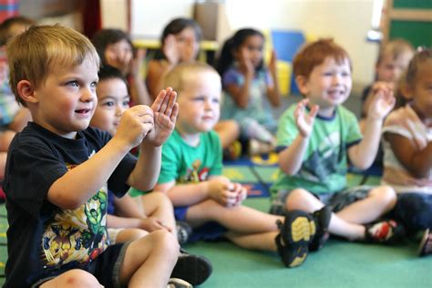 benefits  teaching sign language  infants  toddlers