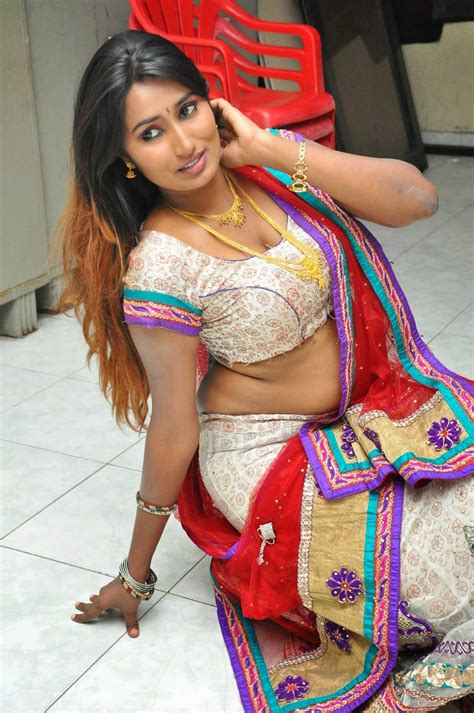 Swathi Naidu Sizzling Look In Traditional Attire Photo 8