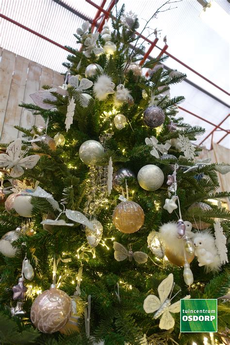 kerst inspiratie bij de kerstshow van tuincentrum osdorp kerstboom versiering  de kleuren wit