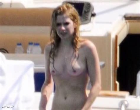 canadian singer songwriter avril lavigne nude on the boat