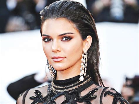 kendall jenner becomes world s highest paid model