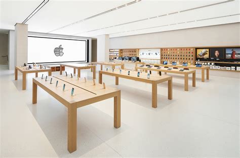 apple shows   gorgeous  vienna store   grand opening  saturday