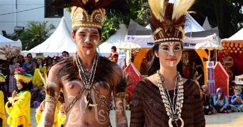 ulasan lengkap pakaian adat tradisional sabang sampai merauke indonesia timur ragam