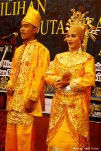 indonesian traditional costume ideas indonesian traditional outfits traditional dresses