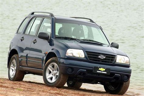 chevrolet tracker  review pictures  images    car