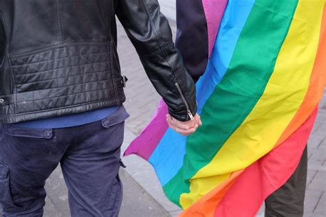 Dutch Men Hold Hands In Solidarity With Attacked Gay Couple The