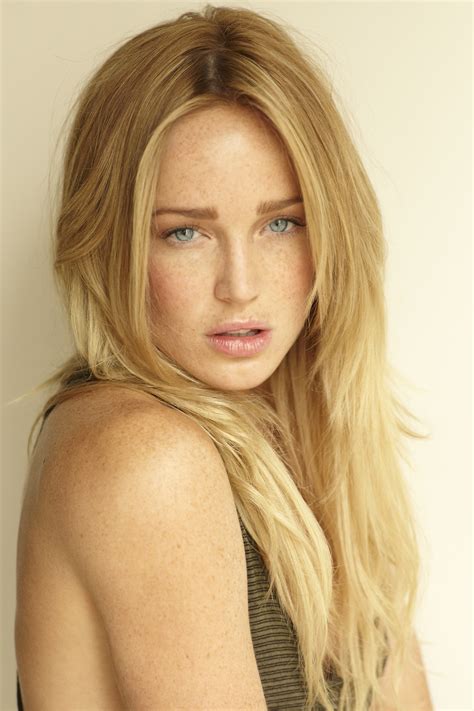 hottest woman 10 3 14 caity lotz arrow legends of tomorrow king of the flat screen