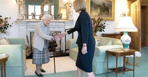 liz truss meets the queen and is sworn in as prime minister of britain