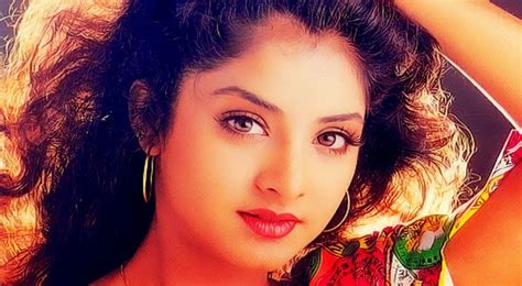 Celebrities Hd Wallpaper Divya Bharti Hd Wallpaper