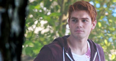 first pictures from riverdale season 2 tease new ‘trouble cast members