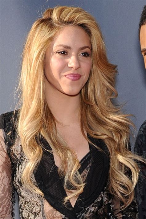Shakira Wavy Honey Blonde Side Part Hairstyle Steal Her