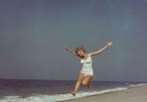 17 beautiful photos of marilyn monroe on the beach from the year 1957