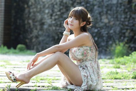 Heo Yun Mi With Strapless Dress Girls Idols Wallpapers And Biography