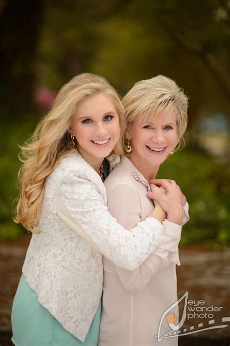 Pin By Eye Wander Photo On Senior Photography Mother Daughter