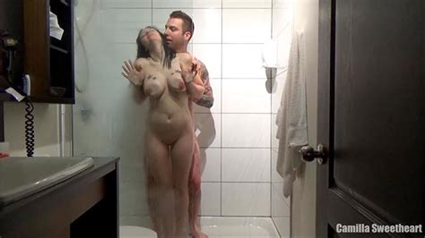 sexo con una madre joven en la ducha del hotel chuporno