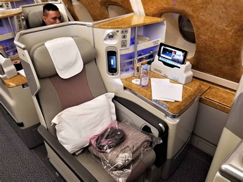 flight review emirates airline airbus   hong kong bangkok business class accidental
