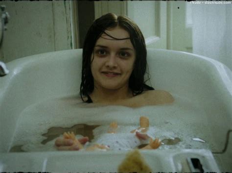 olivia cooke topless in bathtub in the quiet ones photo 2 nude