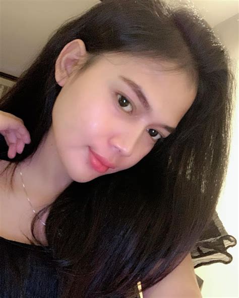 Dinda Syarif – Most Beautiful Indonesian Transgender Instagram Model