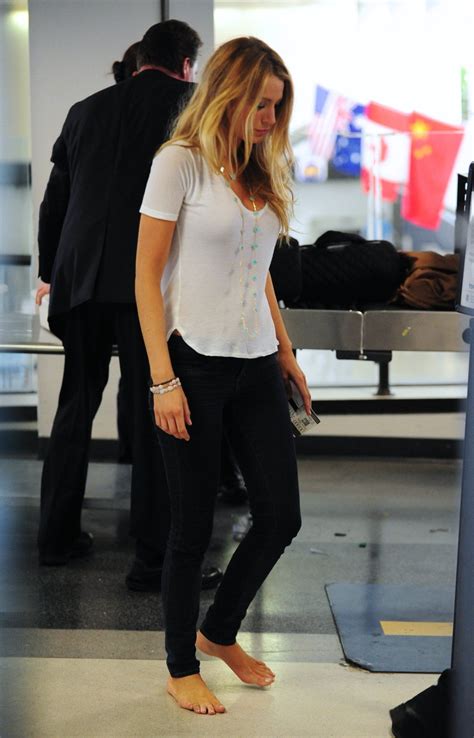 Barefoot Airport Fashion Blake Lively Barefoot Girls