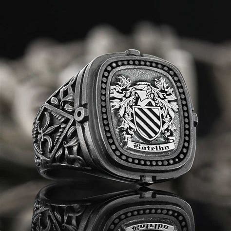 family crest ring personalized coat  arms ring heraldic etsy   family crest rings