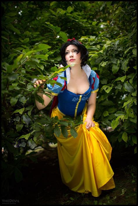 90 best snow white images on pinterest snow white costumes and disney cosplay