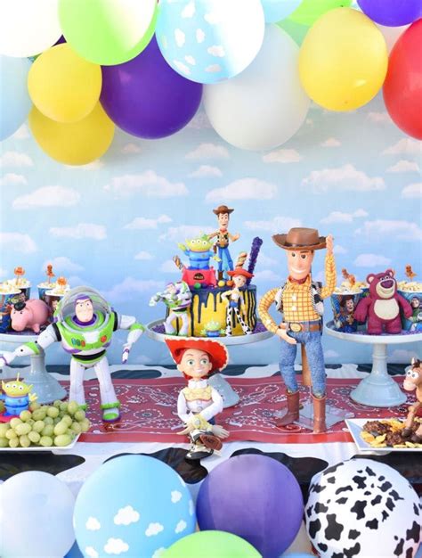 throw  delightful toy story party  life lovely