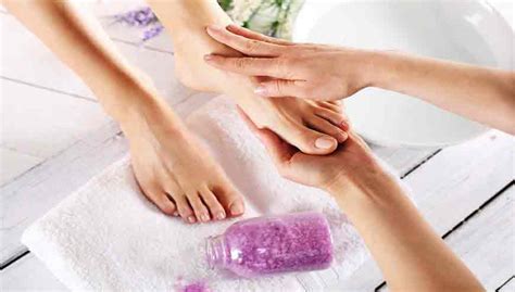 reflexology massage service in dubai aroma flower spa in deira