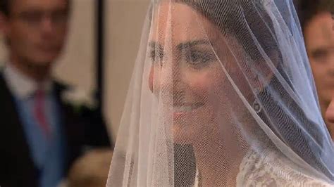 Kate Middleton’s Wedding Dress Revealed — Royal Wedding