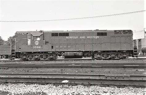 norfolk  western bellevue ohio fm    diesel electric locomotive  wabash