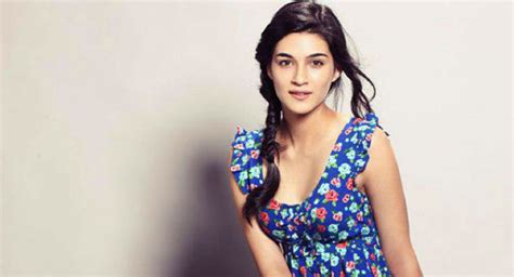 kriti sanon latest full hd wallpapers hot and sexy 2018