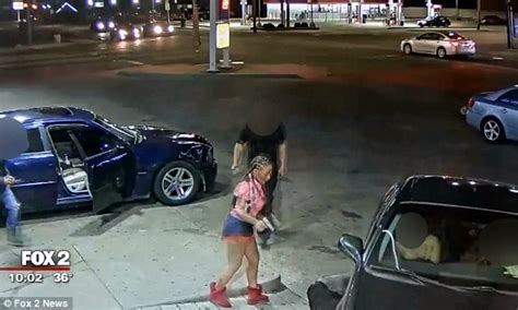detroit video captures woman pulling a gun from her skirt and shooting a rival daily mail online