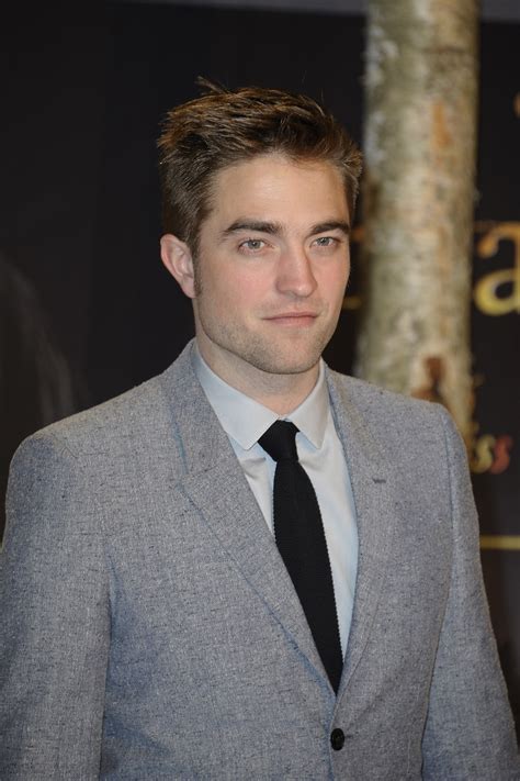 robert pattinson reveals he masturbated for real on set of