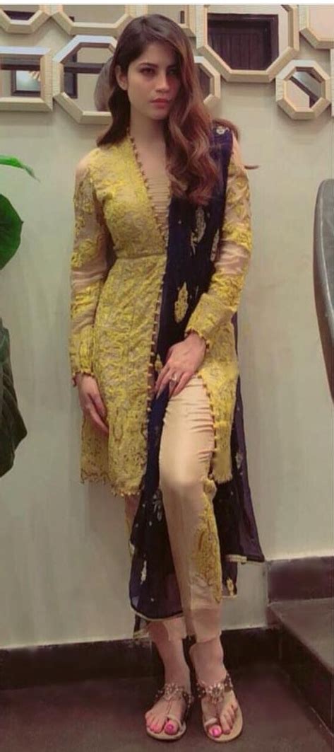 Neelam Muneer S Feet