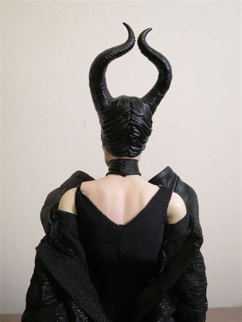 review jolie sideshow maleficent sixth scale figure hot toys the mary sue