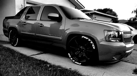 08 avalanche on denali 22s 3 5 drop with nitto tires kicker subs flowmasters youtube